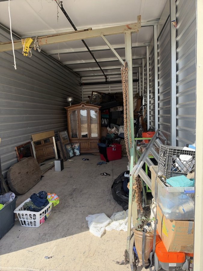 10 x 30 storage unit in Stockton, CA