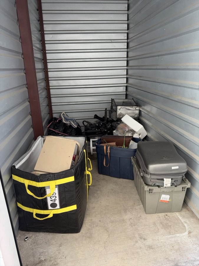 5 x 10 storage unit in Stockton, CA