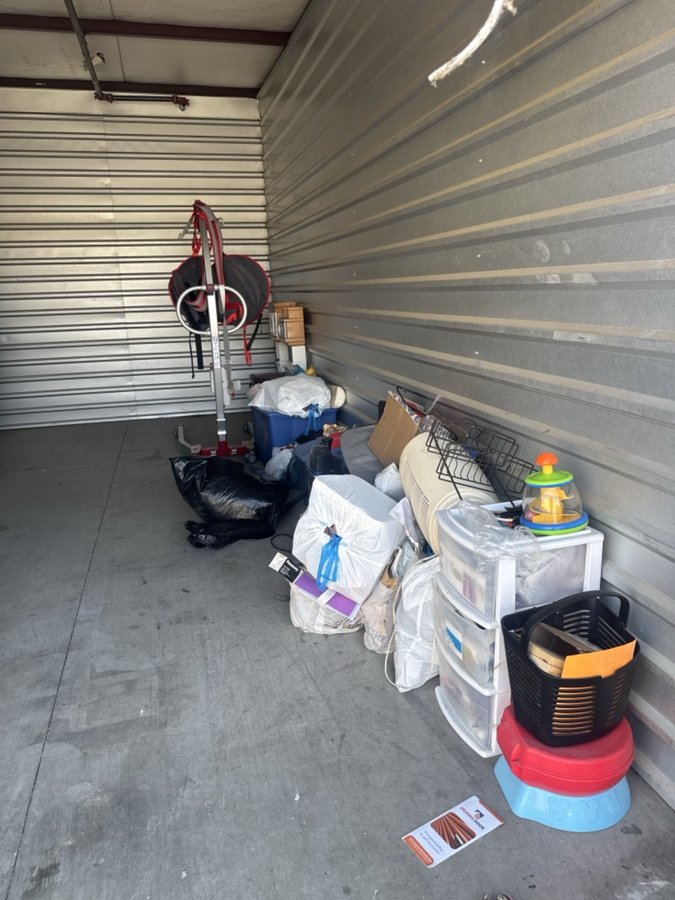 10 x 20 storage unit in Stockton, CA