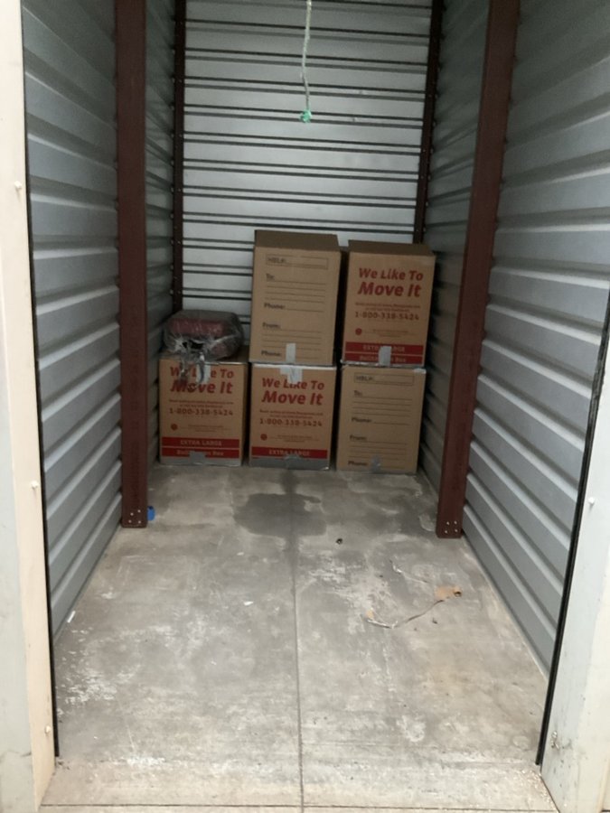 5 x 10 storage unit in Stockton, CA
