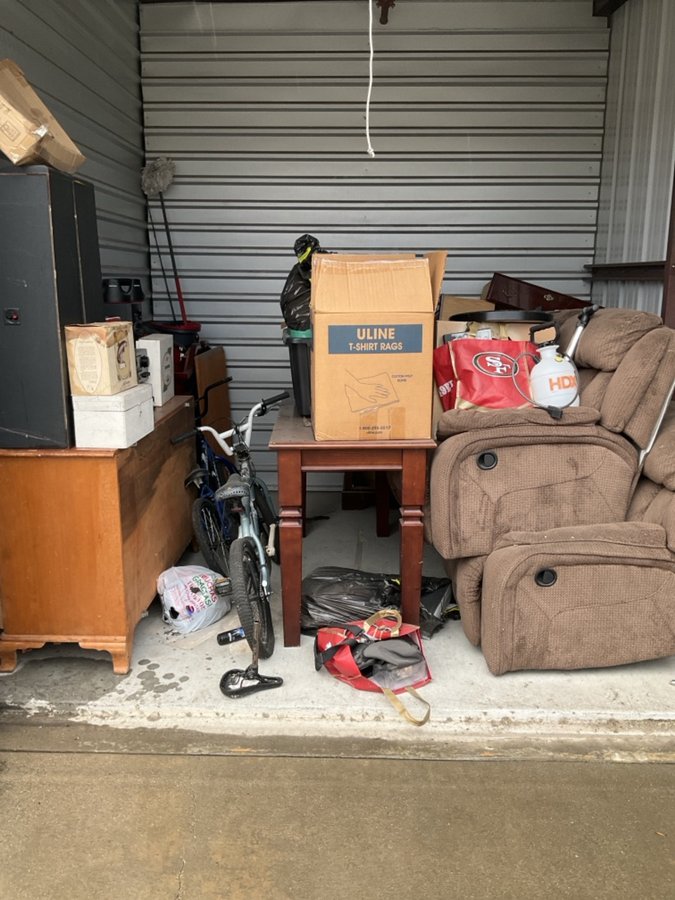 10 x 10 storage unit in Stockton, CA