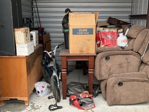 10 x 10 unit in Stockton
