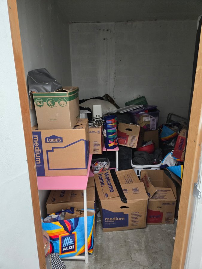 10 x 10 storage unit in Fort Lauderdale, FL
