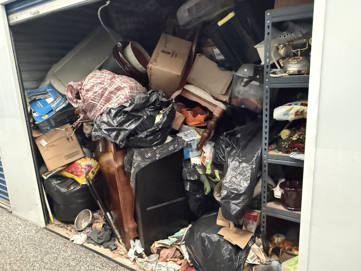 10 x 10 storage unit in Warren, MI