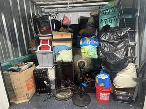 10 x 10 storage unit in Newark, NJ