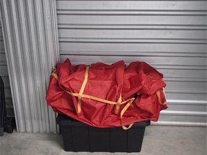 10 x 5 storage unit in Clinton, MD