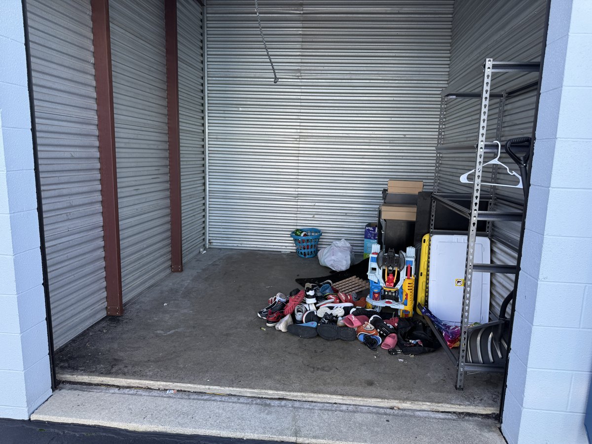 10 x 10 storage unit in Warren, MI