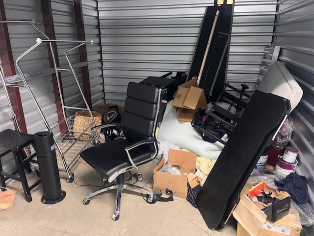 10 x 10 storage unit in Lanham, MD