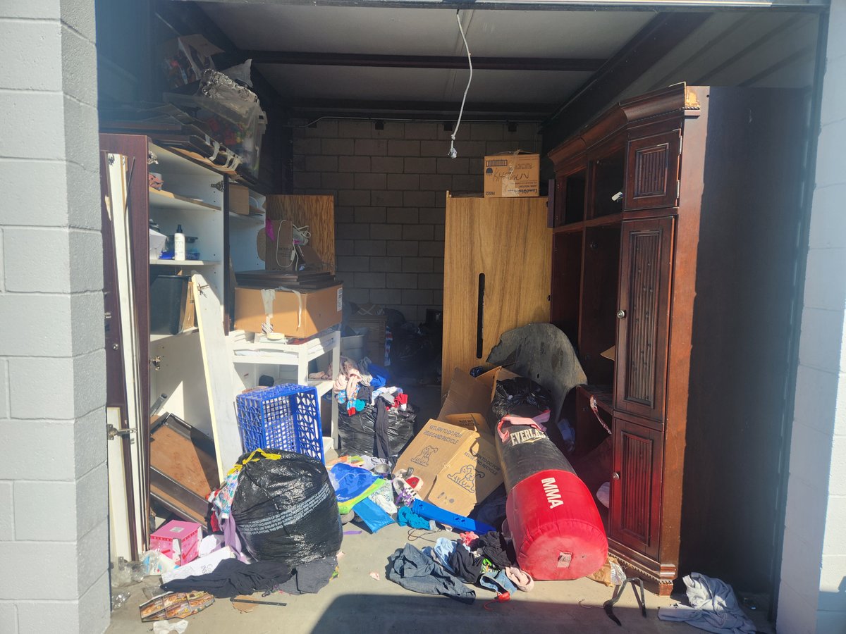 10 x 18 storage unit in Victorville, CA