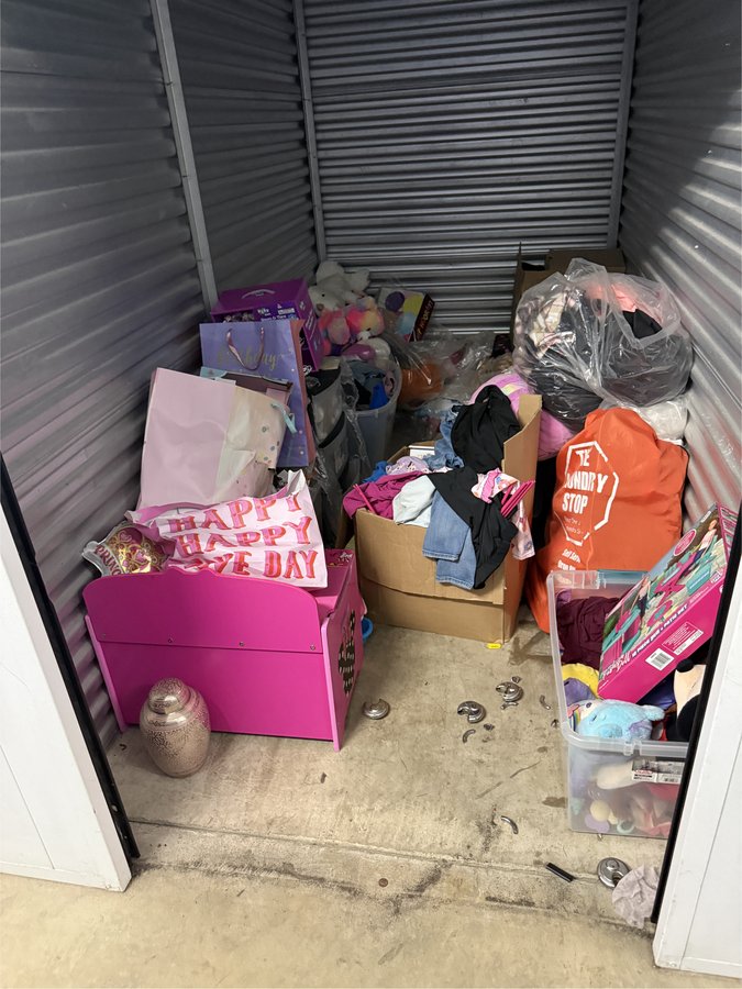 5 x 10 storage unit in Warren, MI