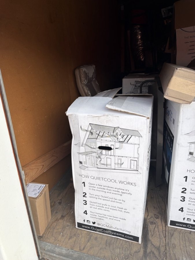 10 x 20 storage unit in Sacramento, CA