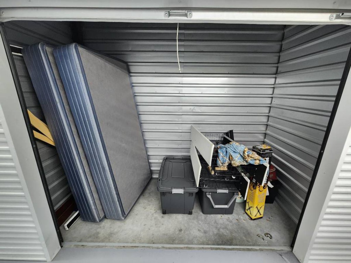 10 x 5 storage unit in Houston, TX