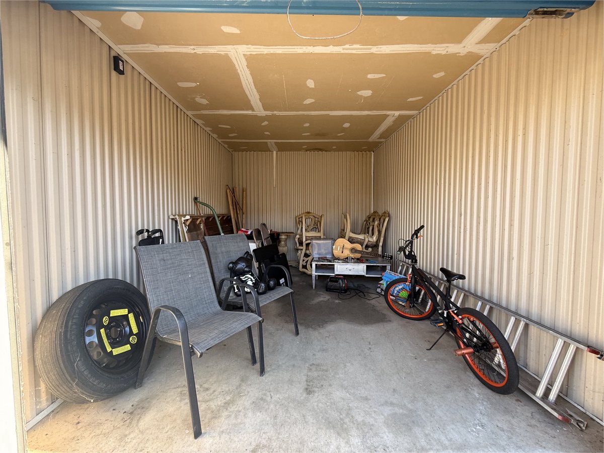 10 x 15 storage unit in Baltimore, MD