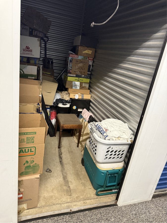 5 x 10 storage unit in Warren, MI