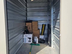5 x 10 storage unit in Clarksville, IN