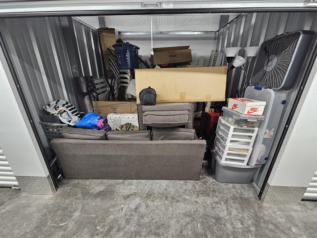 10 x 10 storage unit in Shelton, CT