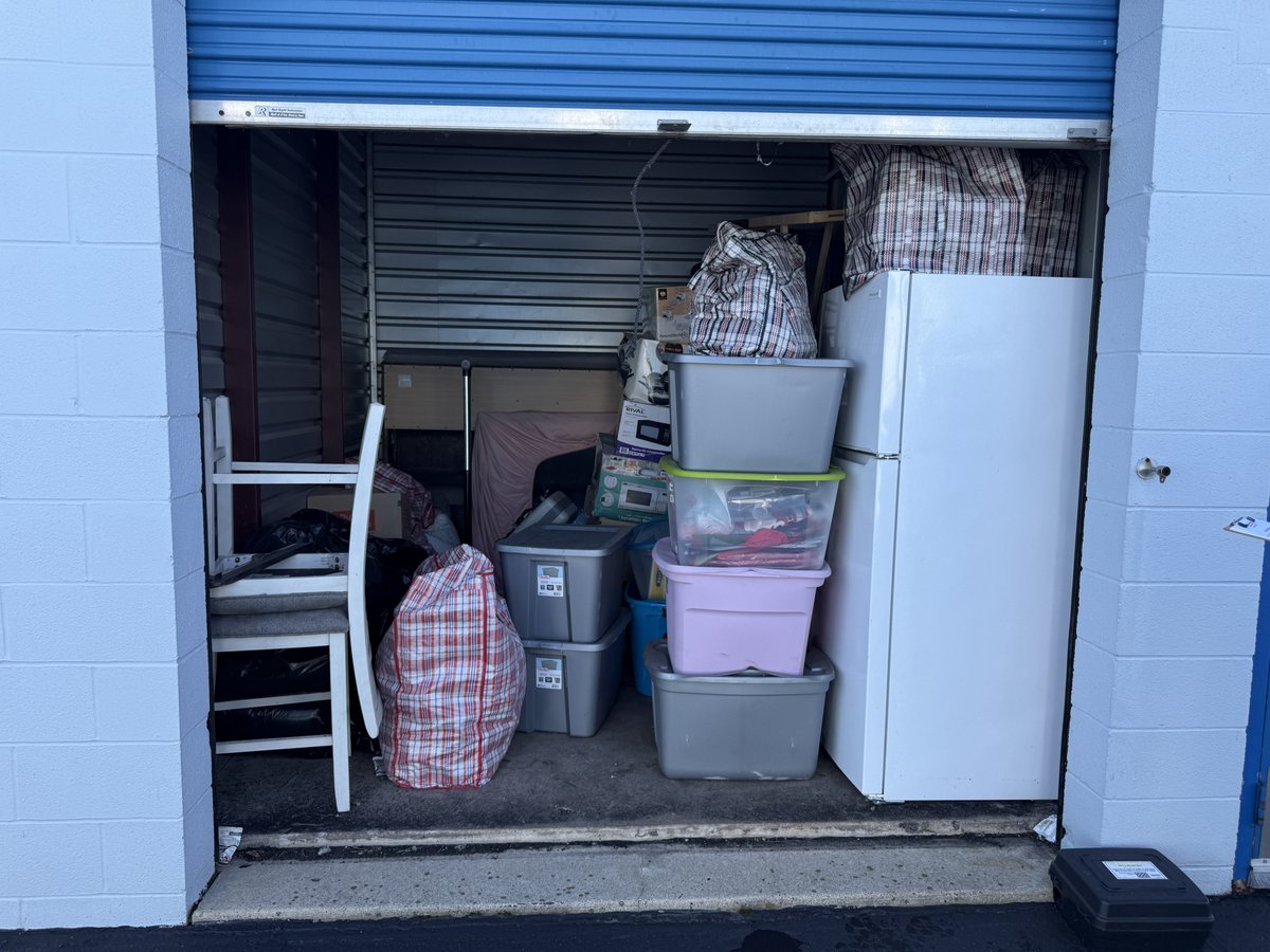 10 x 10 storage unit in Warren, MI