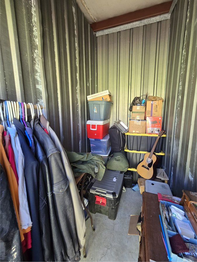 5 x 10 storage unit in Holiday, FL