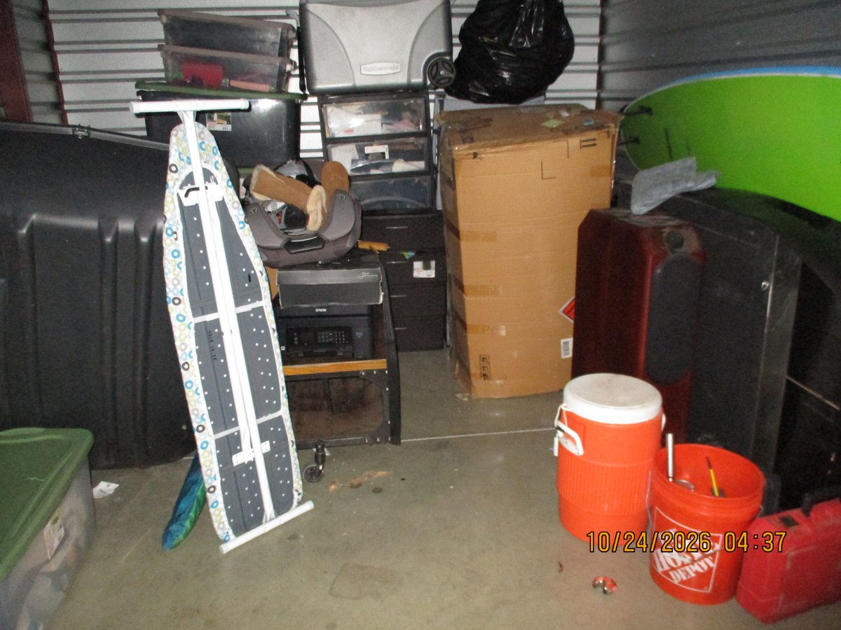 10 x 10 storage unit in Elkridge, MD