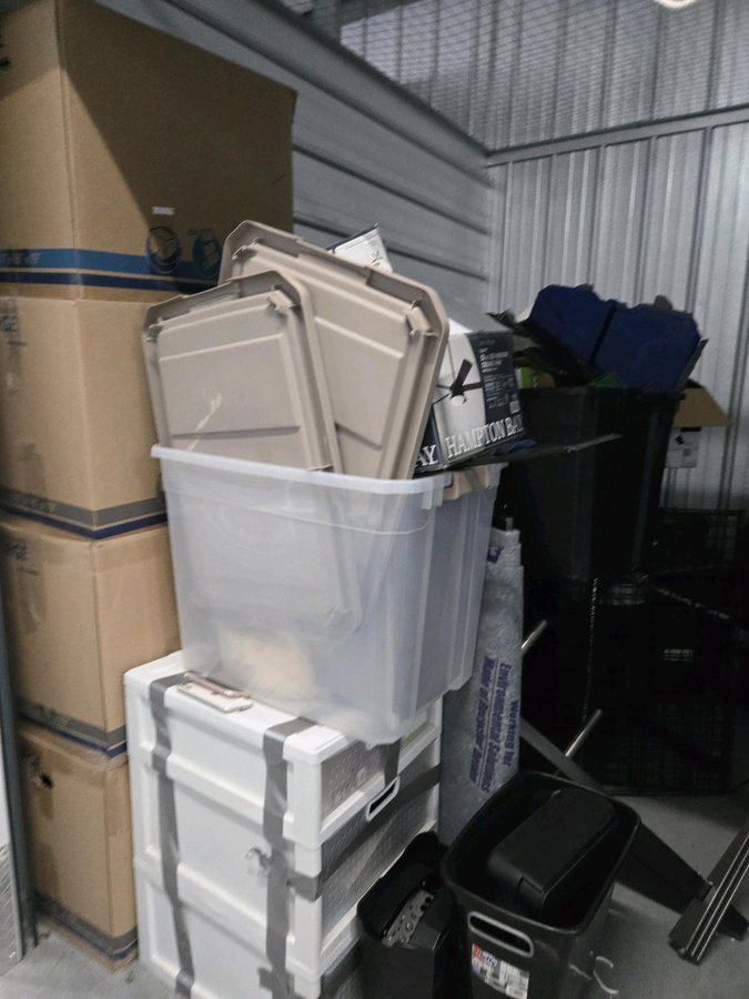 10 x 10 storage unit in Orlando, FL