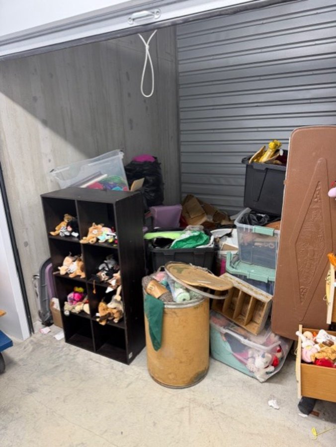 10 x 10 storage unit in Seattle, WA