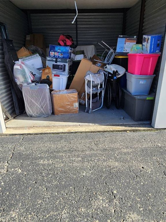 10 x 10 storage unit in Jeffersonville, IN