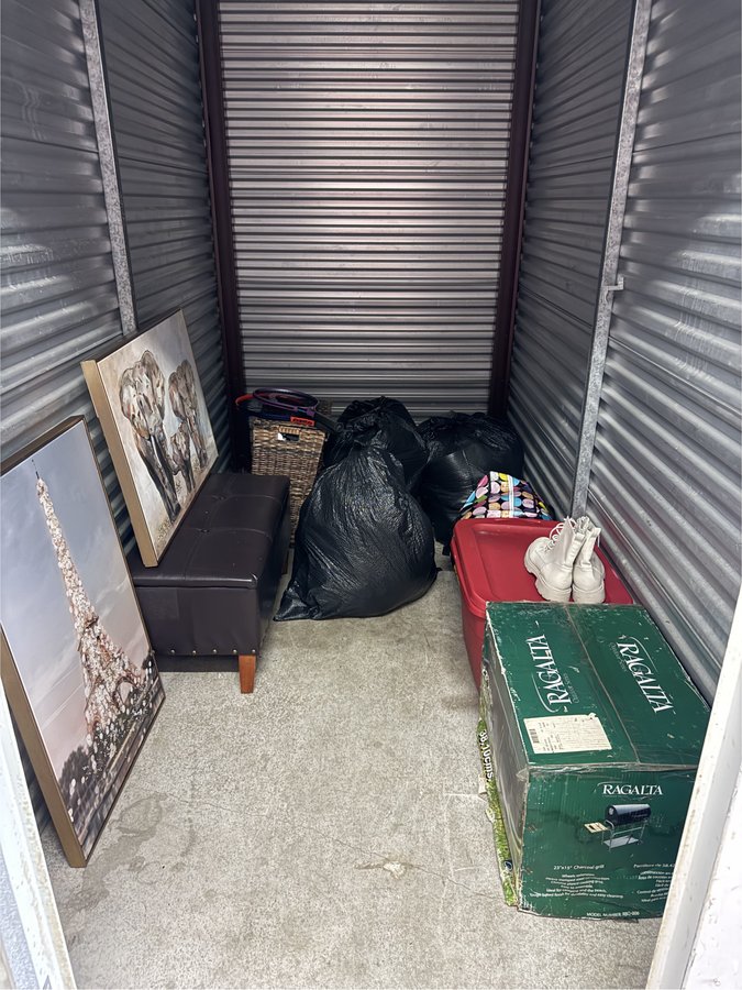 5 x 10 storage unit in Hollywood, FL
