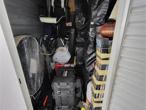 5 x 10 storage unit in North Haven, CT