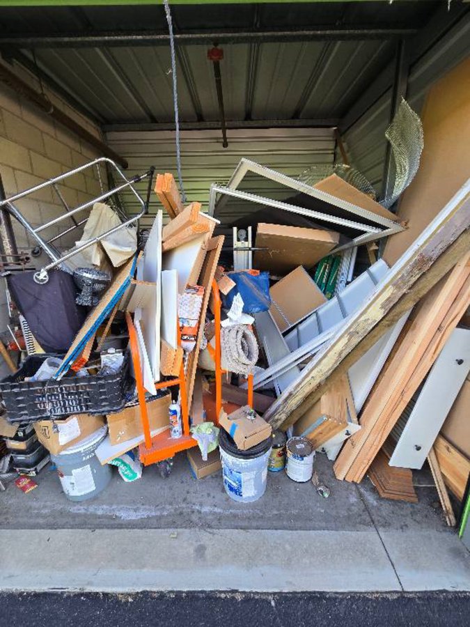 10 x 10 storage unit in Orange, CA