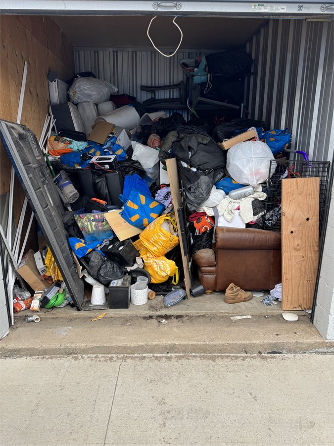 10 x 10 storage unit in Aurora, CO