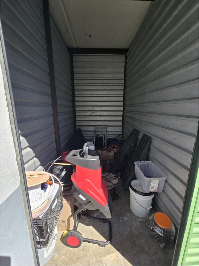 5 x 10 storage unit in Miami, FL