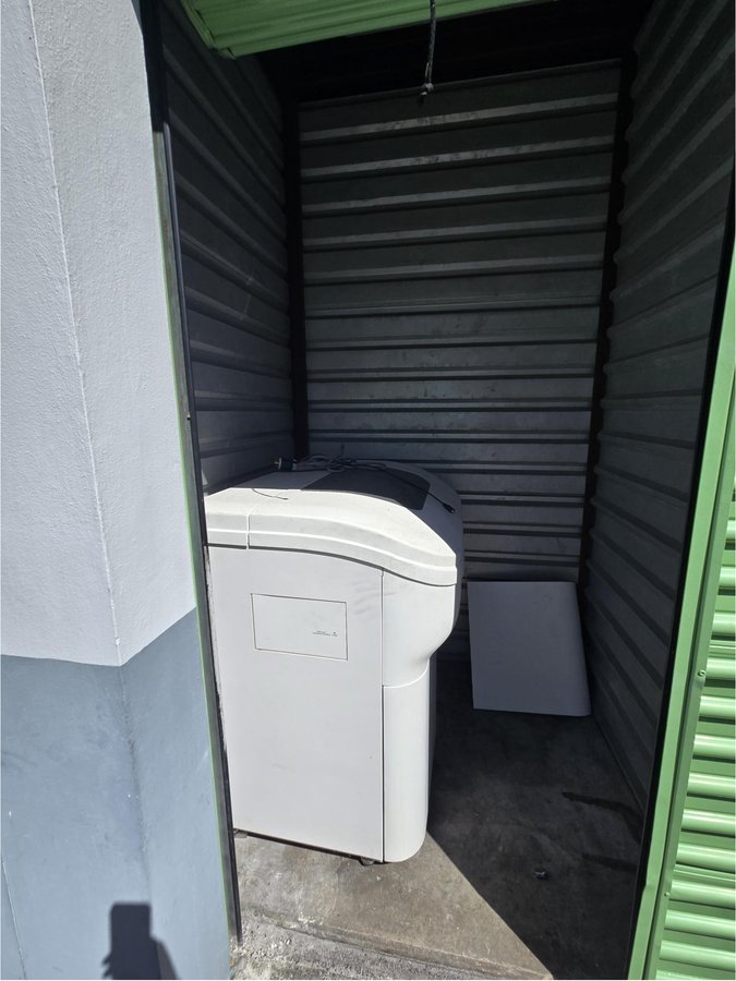 5 x 5 storage unit in Miami, FL