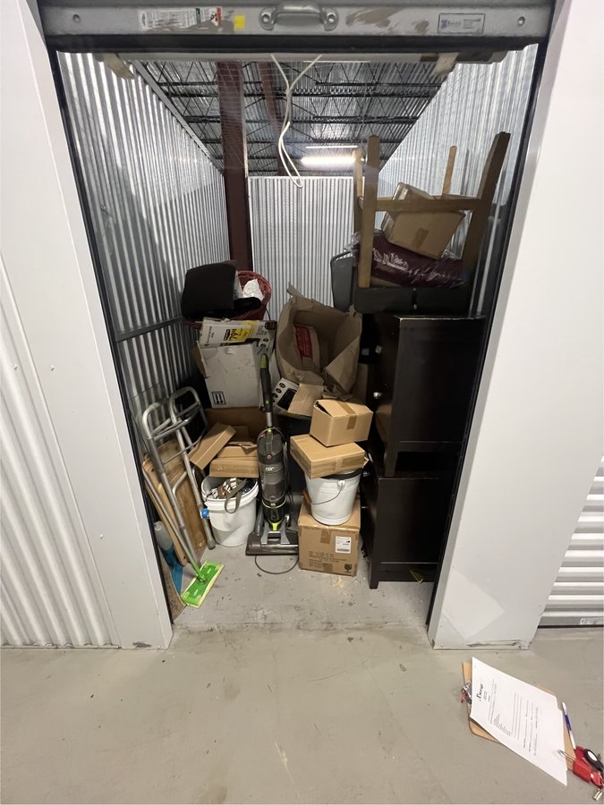 5 x 10 storage unit in Launderhill, FL