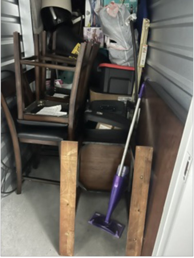4 x 10 storage unit in Hampton, VA