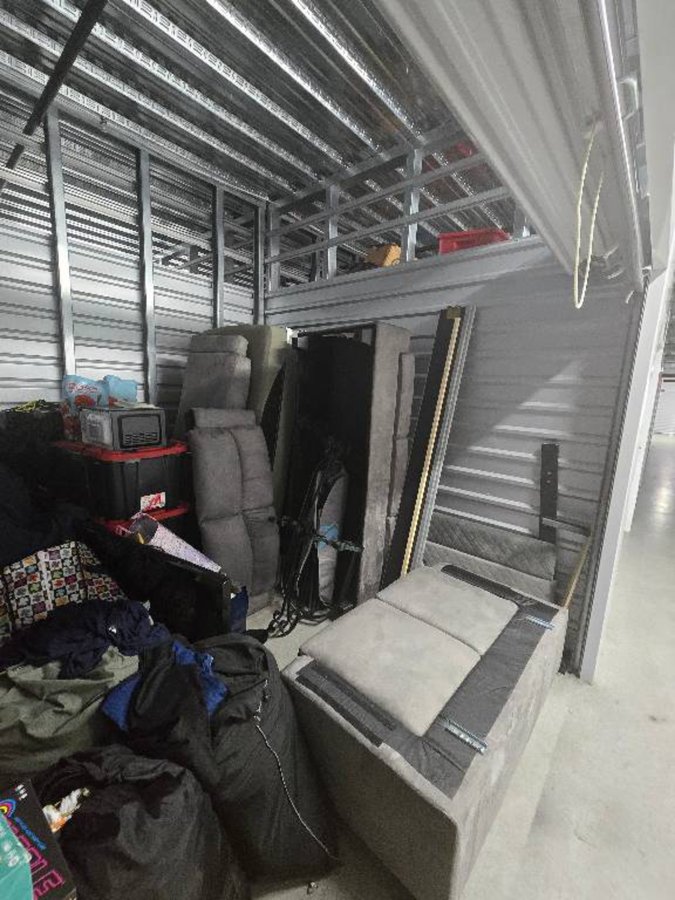 10 x 10 storage unit in Temple Hills, MD