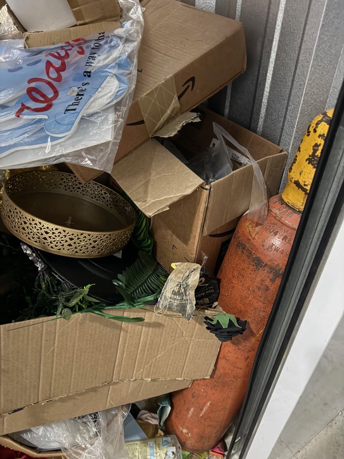 7 x 10 storage unit in Newark, NJ