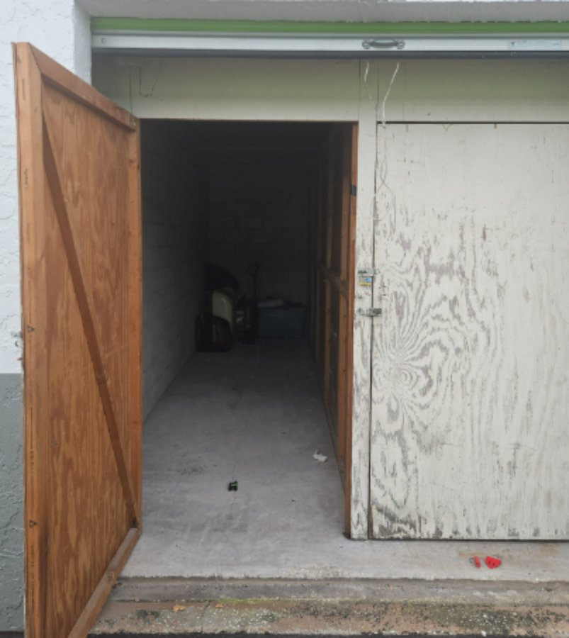 5 x 20 storage unit in Largo, FL