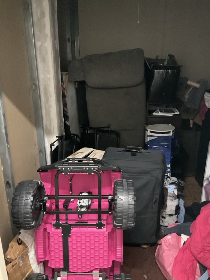 10 x 10 storage unit in San Diego, CA