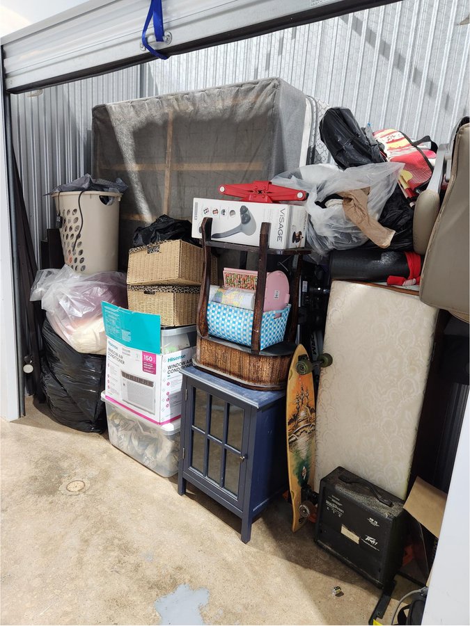 10 x 4 storage unit in Maplewood, MO