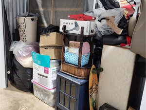 10 x 4 storage unit in Maplewood, MO