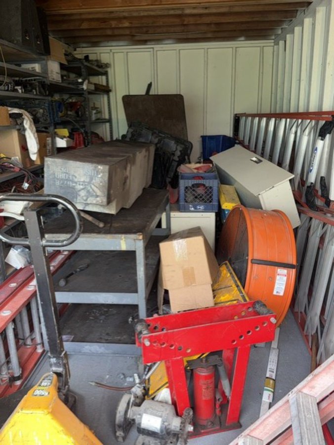 10 x 22 storage unit in San Leandro, CA