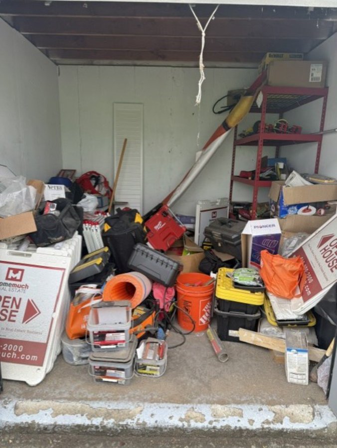 10 x 10 storage unit in San Leandro, CA
