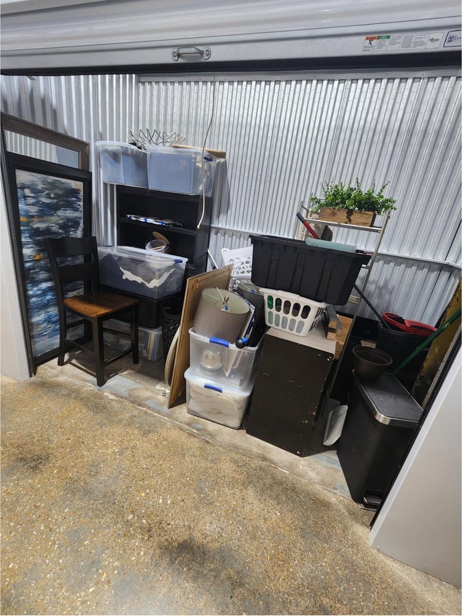 10 x 5 storage unit in Maplewood, MO