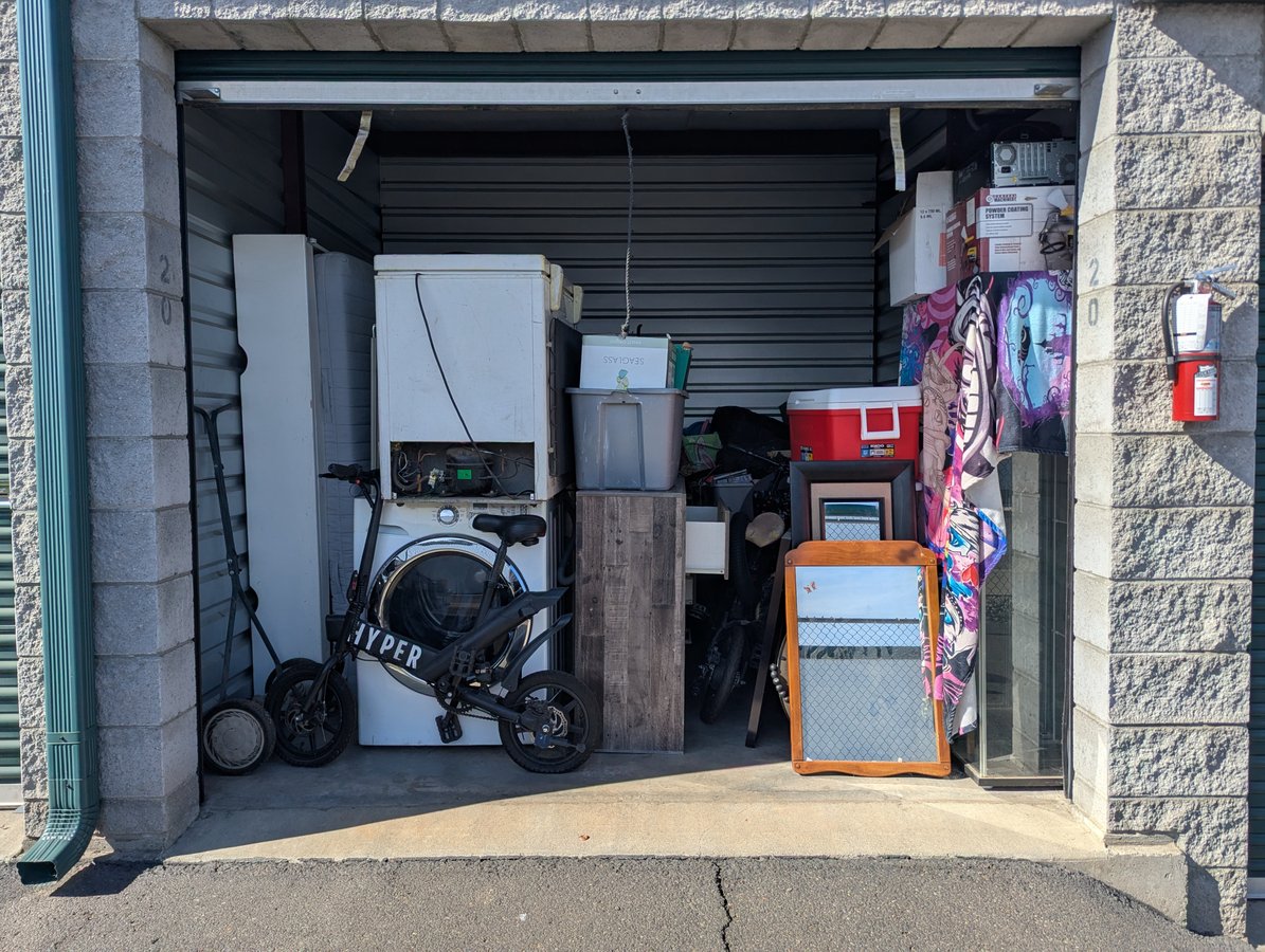 10 x 10 storage unit in Medford, OR
