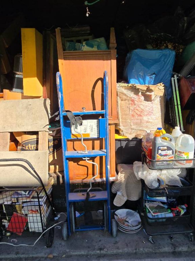 10 x 30 storage unit in Whittier, CA