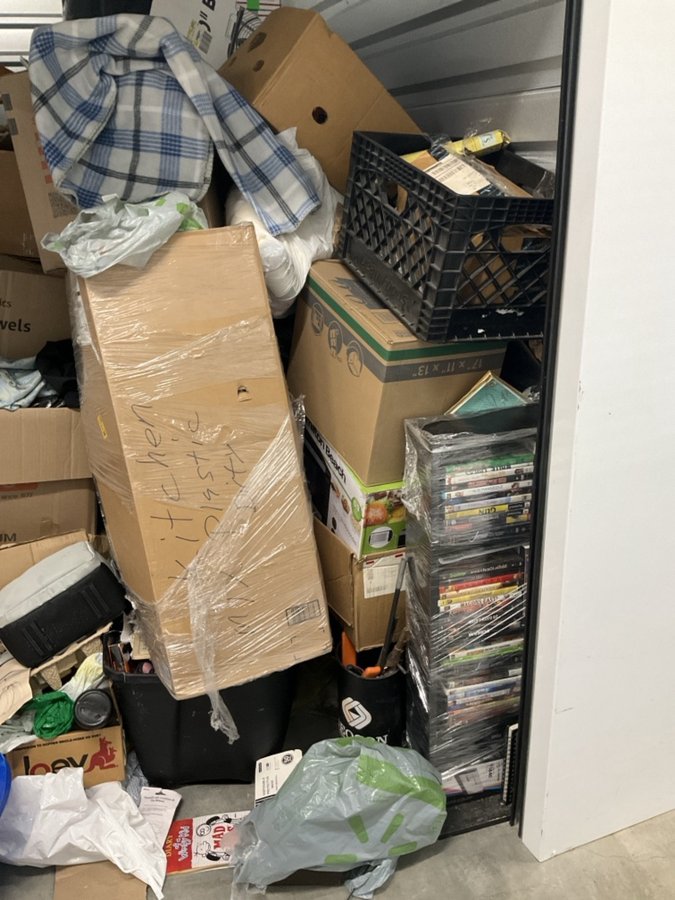 10 x 10 storage unit in Lemon Grove, CA