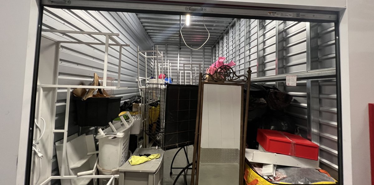 10 x 20 storage unit in Commerce, CA
