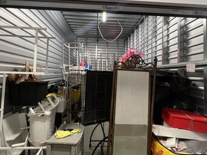 10 x 20 storage unit in Commerce, CA