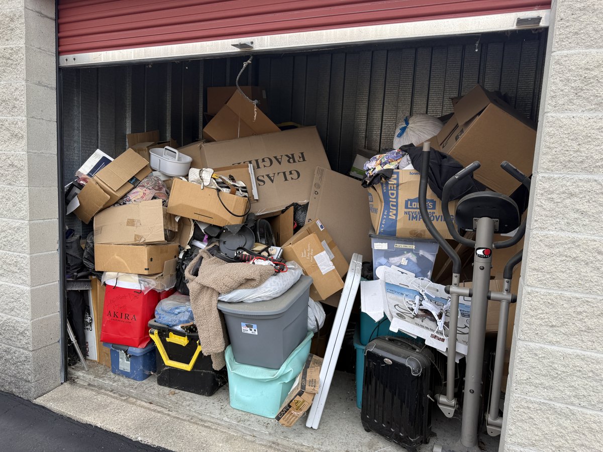10 x 10 storage unit in Novi, MI