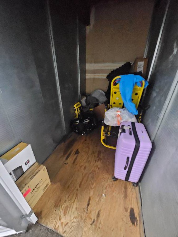 5 x 10 storage unit in Santa Ana, CA